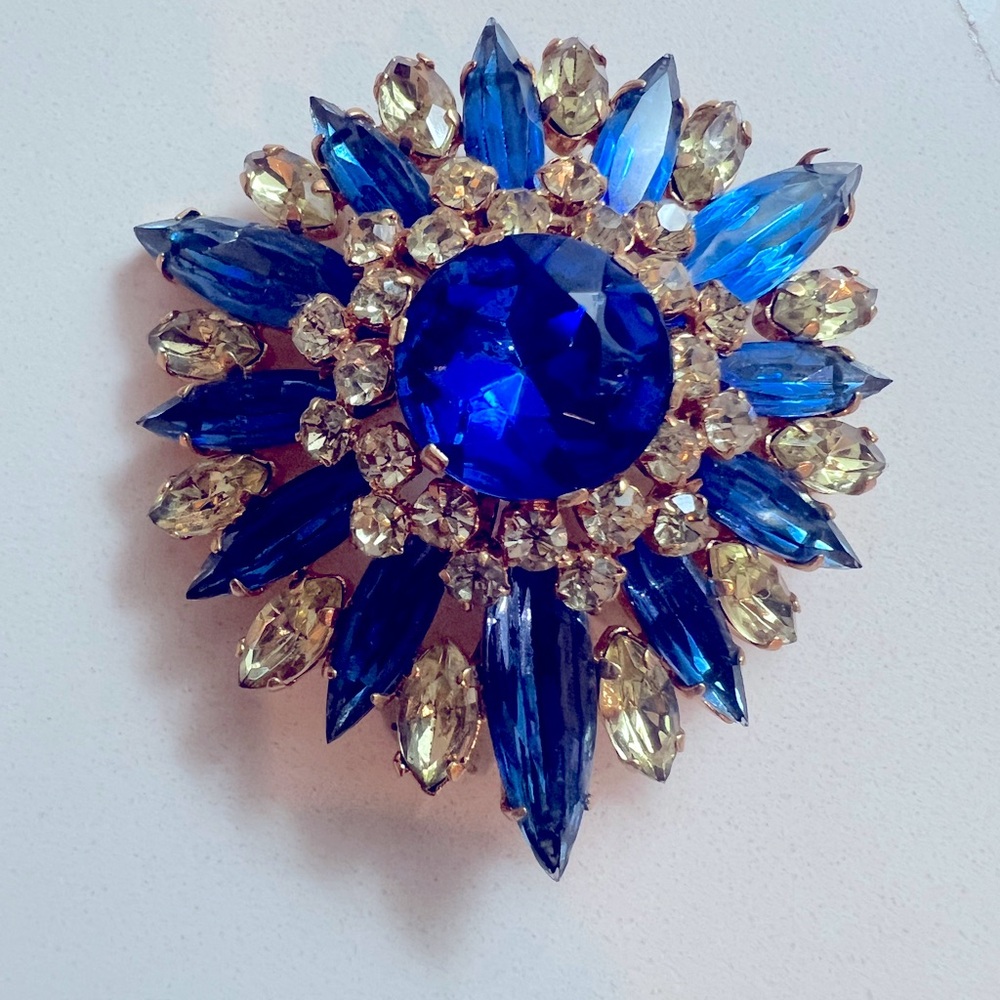 Vintage 1970s Large Royal blue dome Brooch Rhinestones beauty